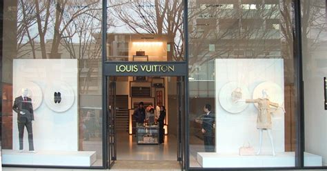 louis vuitton sponsoring human zoos|louis vuitton traveling circus.